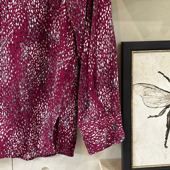 FOXCROFT Shaped Fit Button Up Blouse SZ 18W Wine Abstract Dot Rayon Shirt - Picture 4 of 10